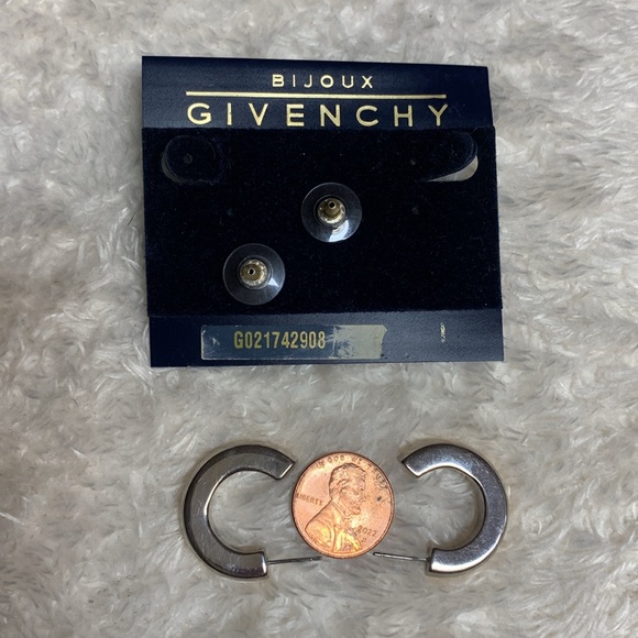 Bijoux Givenchy Hoop Earrings (Authentic) - Picture 4 of 9